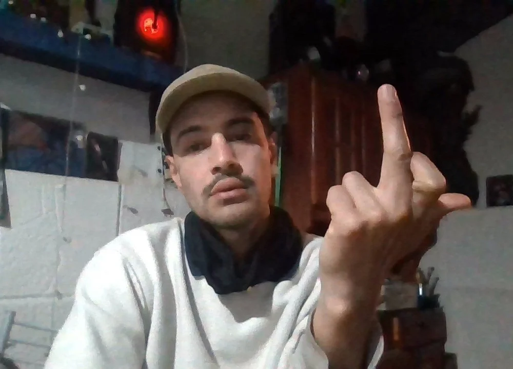 HOTFRIENDS22's Offline Chat Room