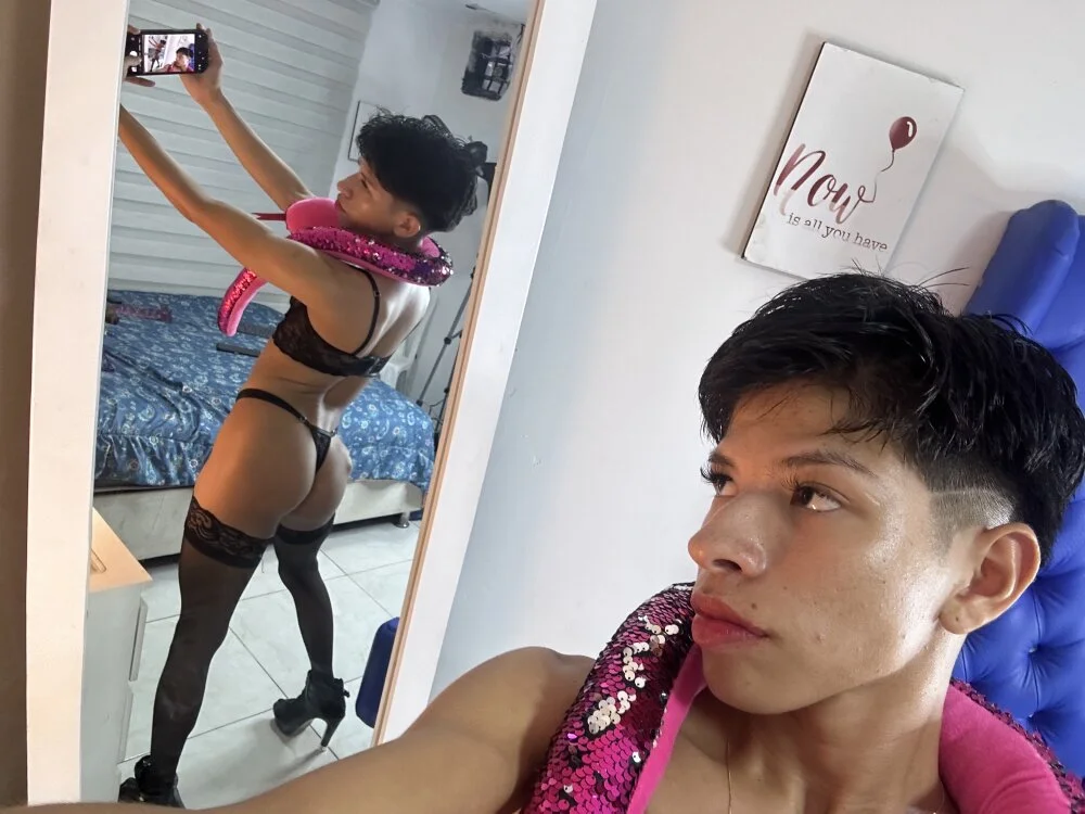 sophia_harpper_'s Offline XXX Chat