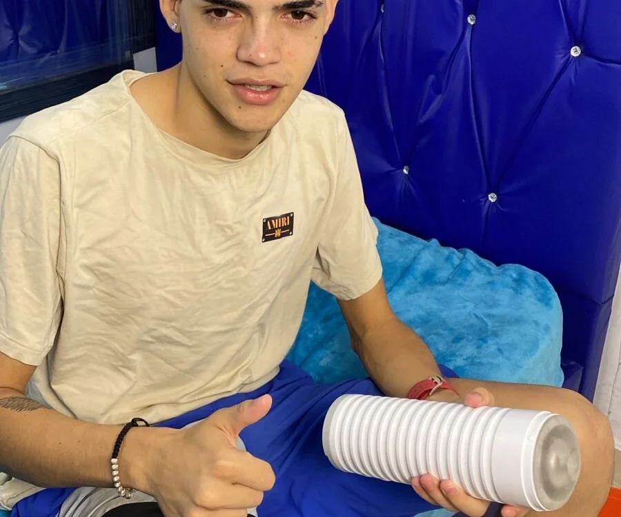 Latinos_2001 Offline XXX Chat