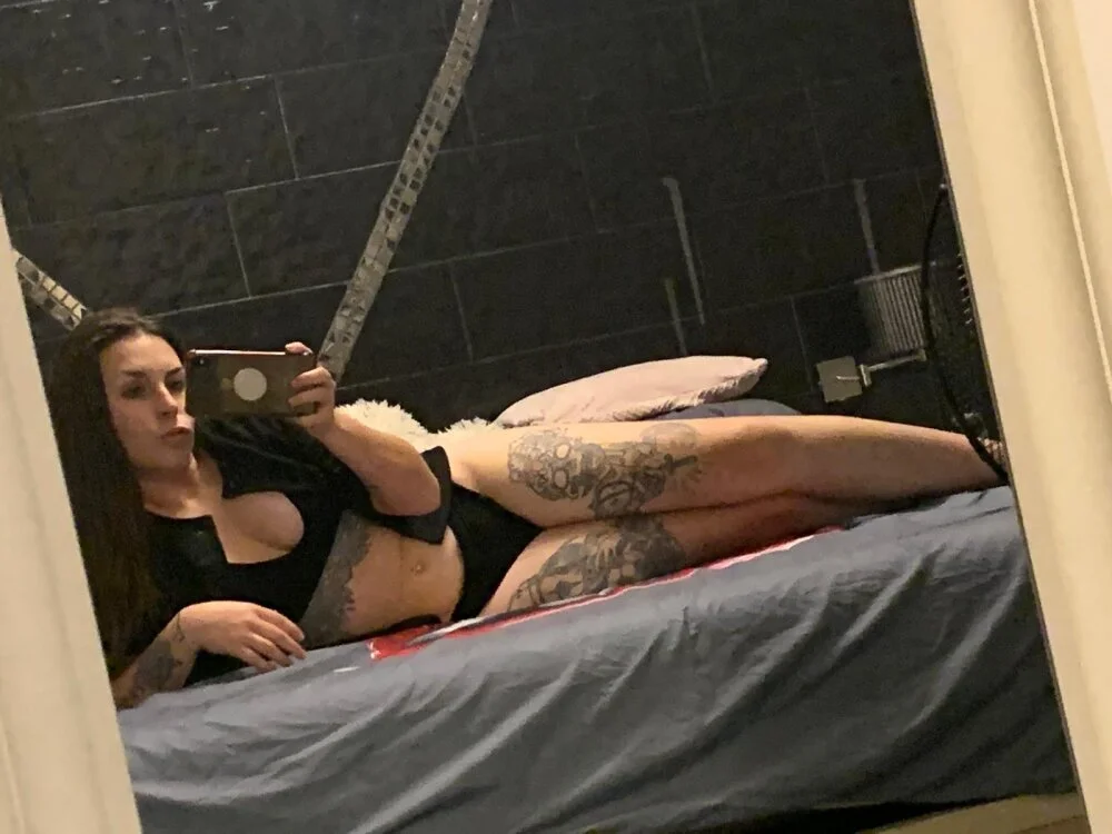 Lesbianhott01's Offline XXX Chat