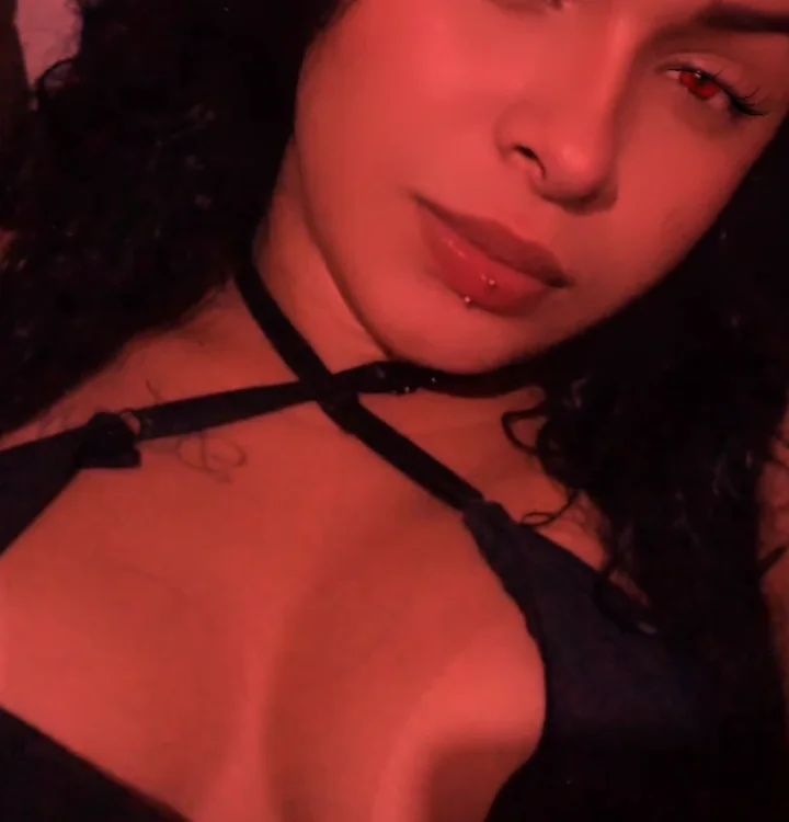 lara10000's Offline Chat Room