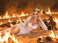 Model MsMollyMercer
