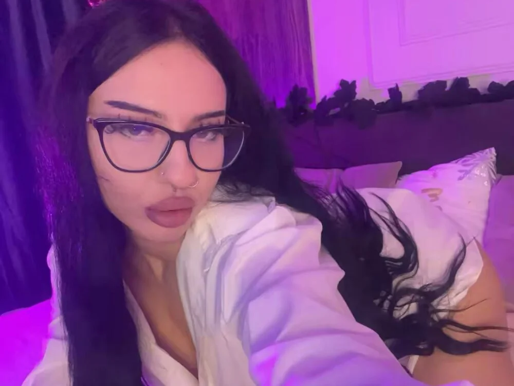 RavenFoxxy Offline XXX-Chat