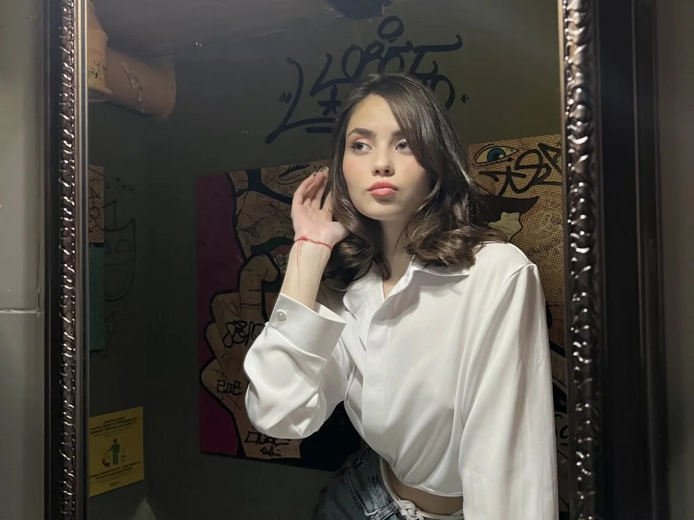 CarmenMoore26 離線 XXX 聊天