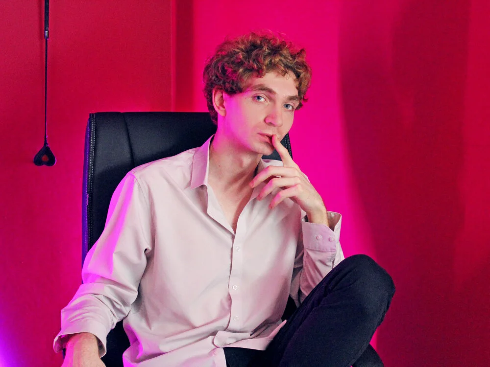 LeonardCutes' Offline XXX Chat