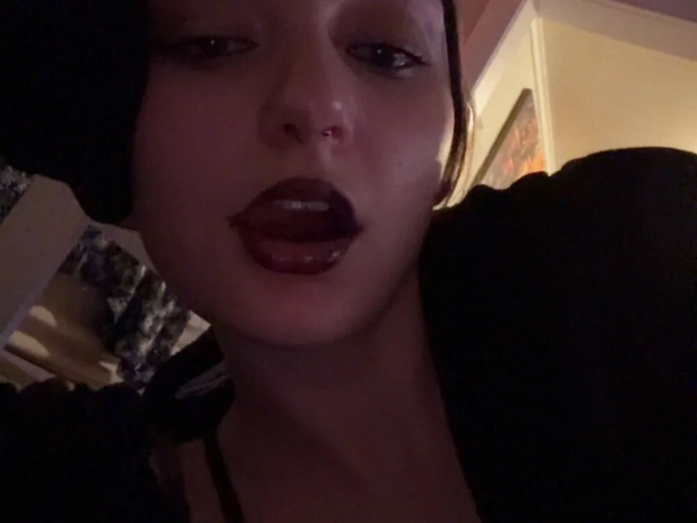 trixibby19's Offline XXX Chat