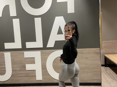 LeonieClaire on StripChat