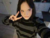 _KittyShy_ Adlı Modelin Canlı XXX Sohbeti