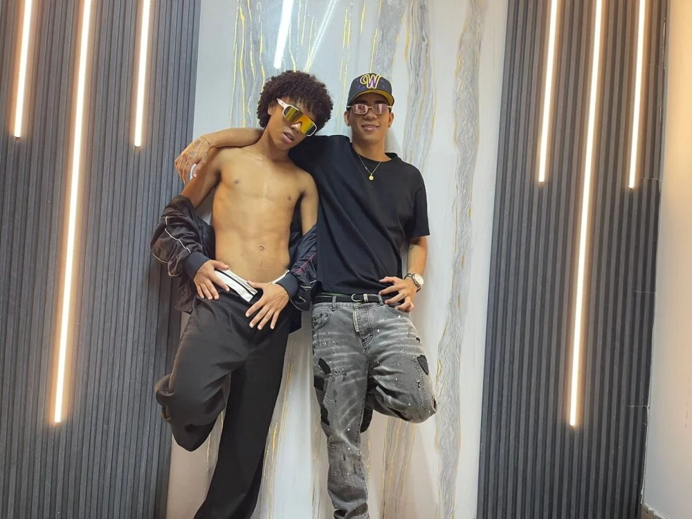 guys_hard_cock Adlı Modelin Çevrimdışı XXX Sohbeti