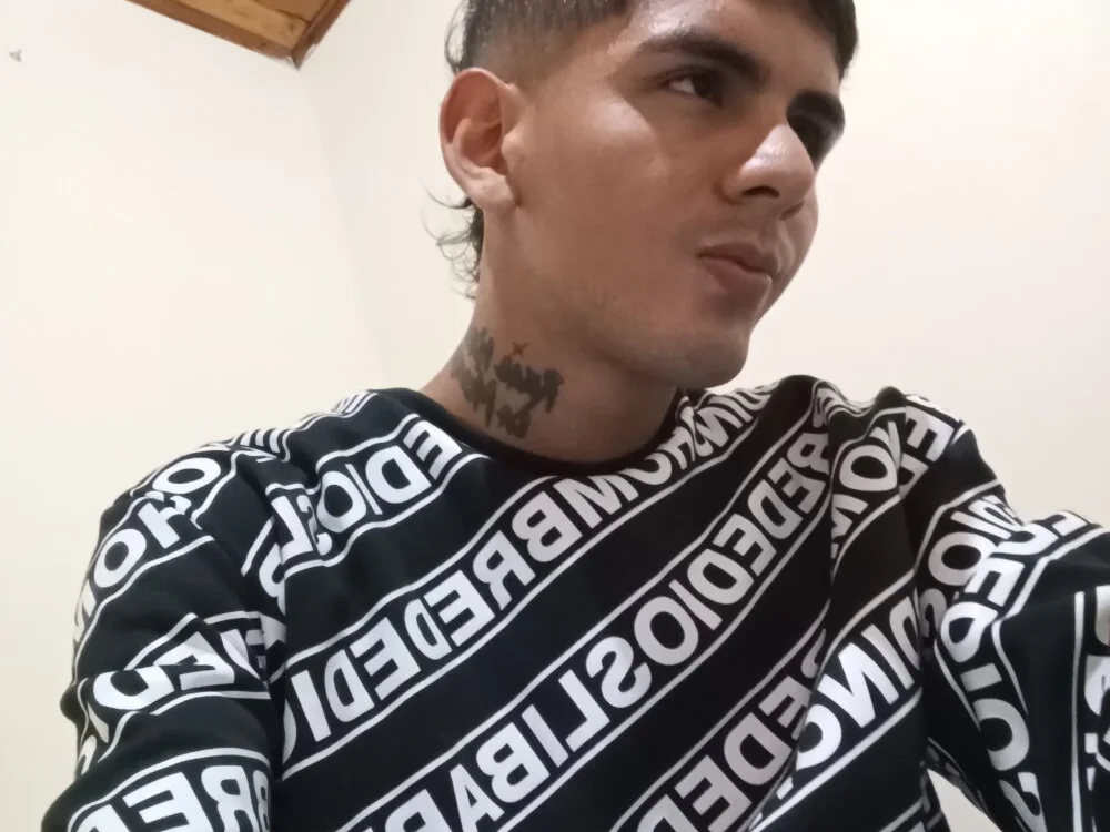 D__alex20 Adlı Modelin Çevrimdışı XXX Sohbeti