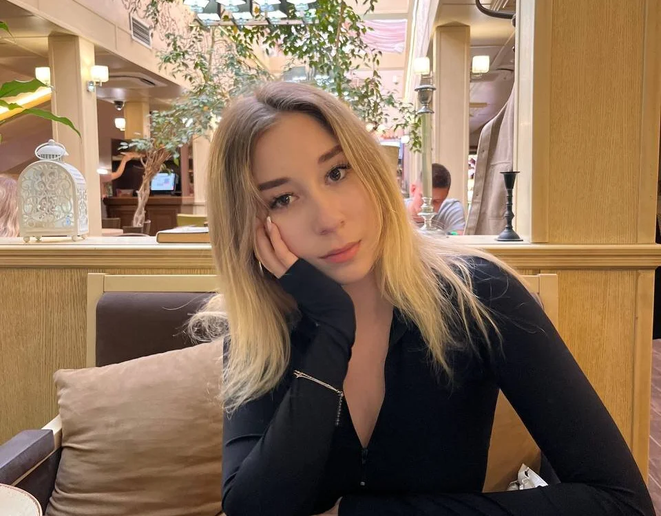 FloraBelger's Offline Chat Room