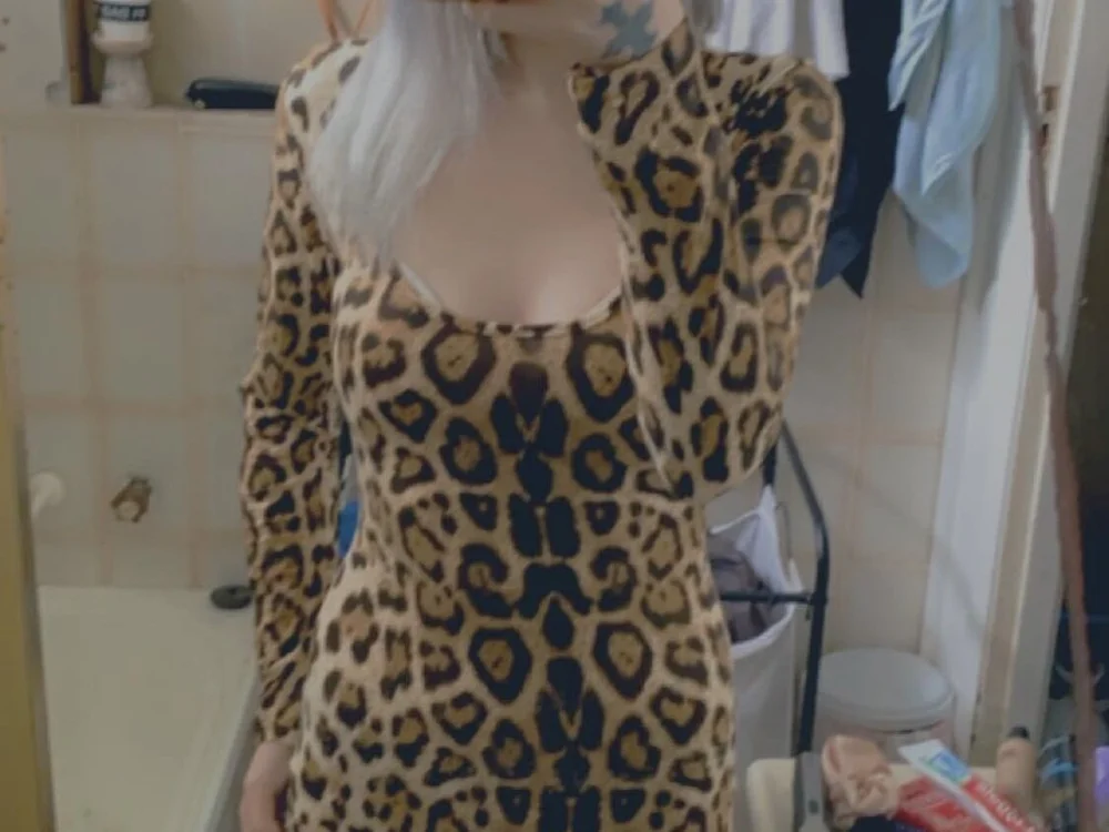 Cora-MilfXX offline chatrum