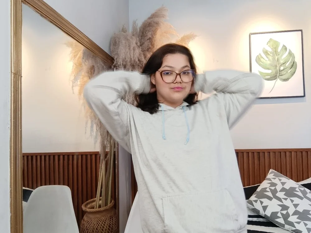 AMBERBENELLIn Offline XXX chat