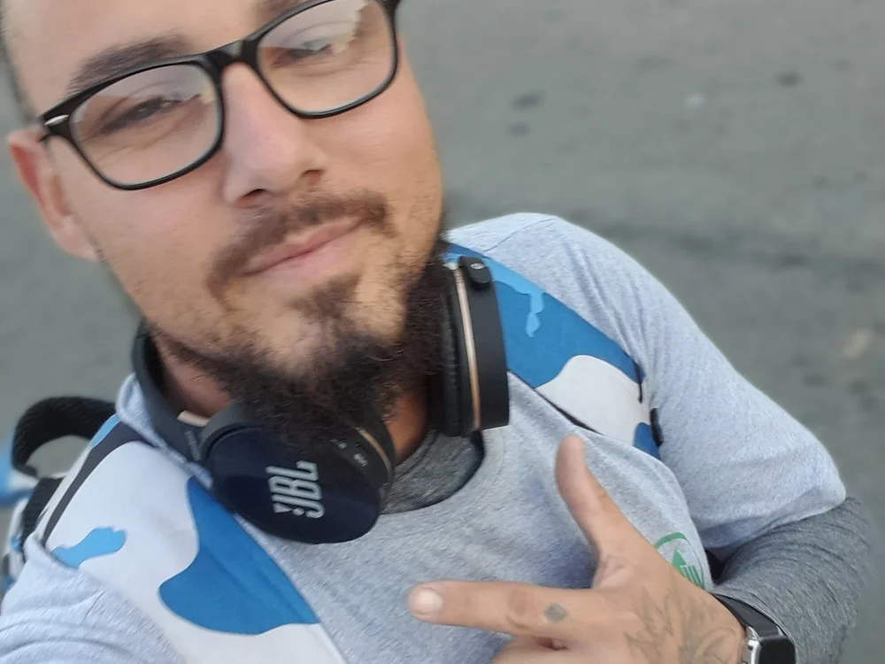 pradocareca's Offline Chat Room