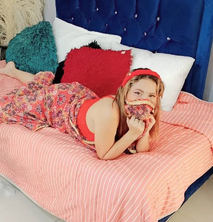 Emapetite_'s Offline Chat Room