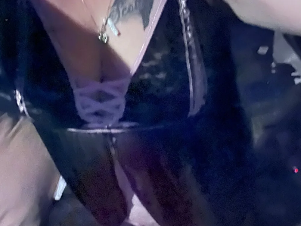 boobookittyfuck33's Offline XXX Chat