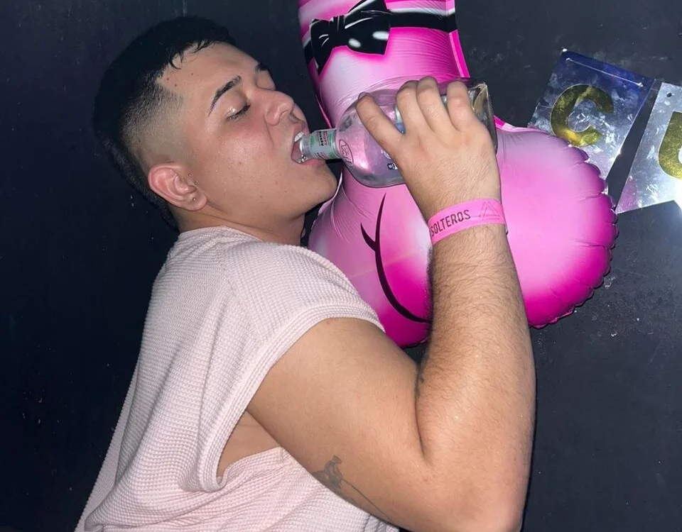 winy_hot: συνομιλία ΧΧΧ εκτός σύνδεσης