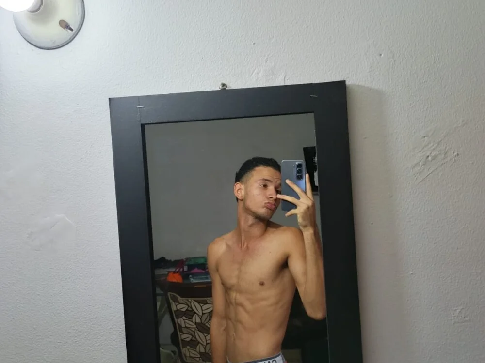 JDWhite18 Offline XXX Chat