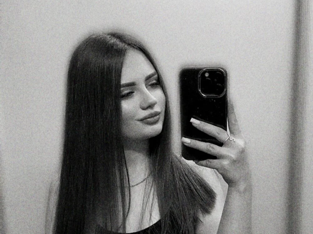 EliasynWoiues Offline XXX-chat