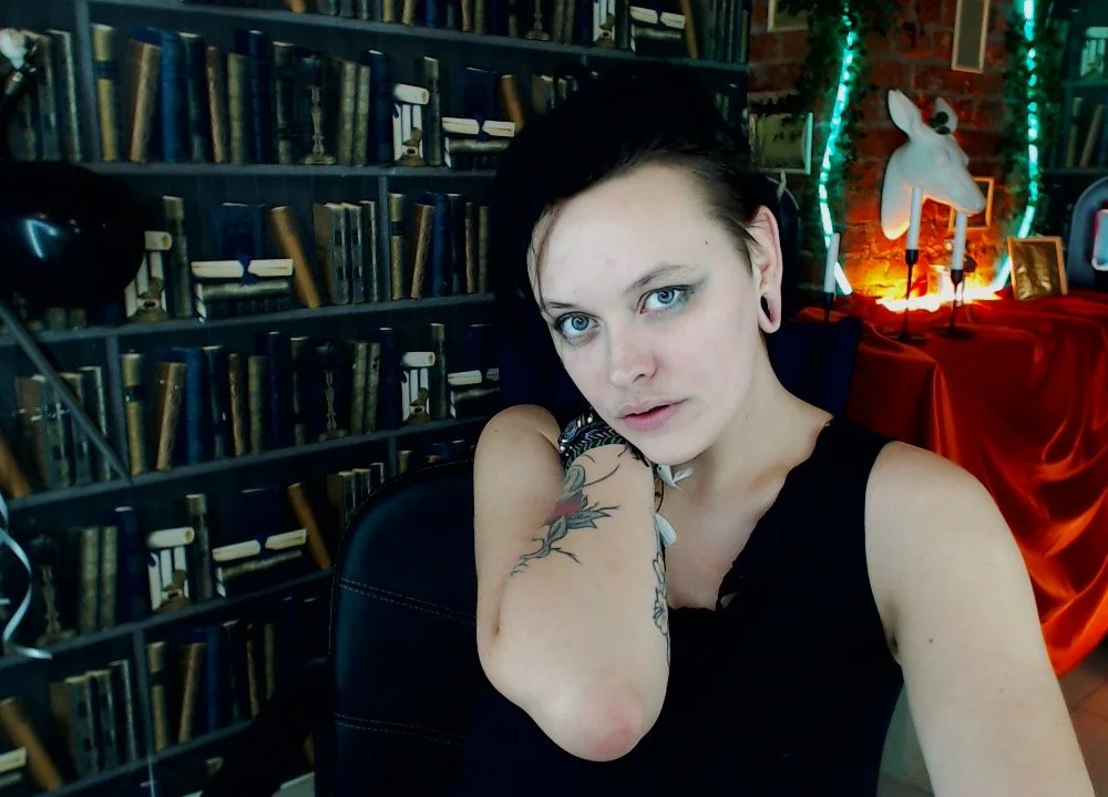 Raven_Jay's Offline XXX Chat