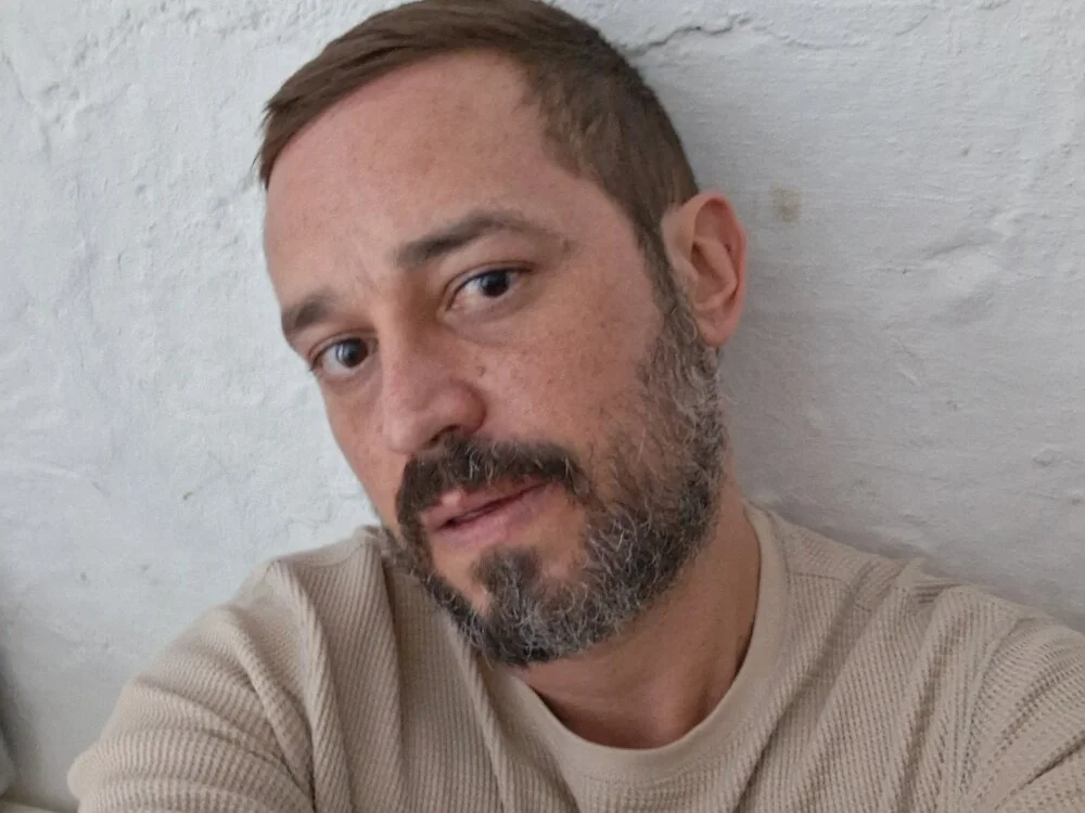 Johnnyhotlatmale's Offline XXX Chat