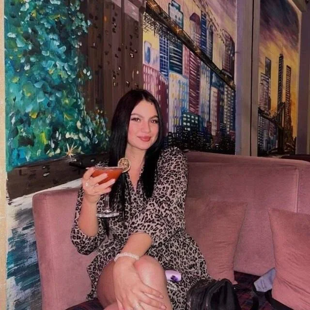 DinaStilln Offline XXX chat