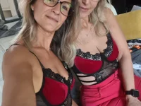 Dolly_et_Laura's Offline Chat Room