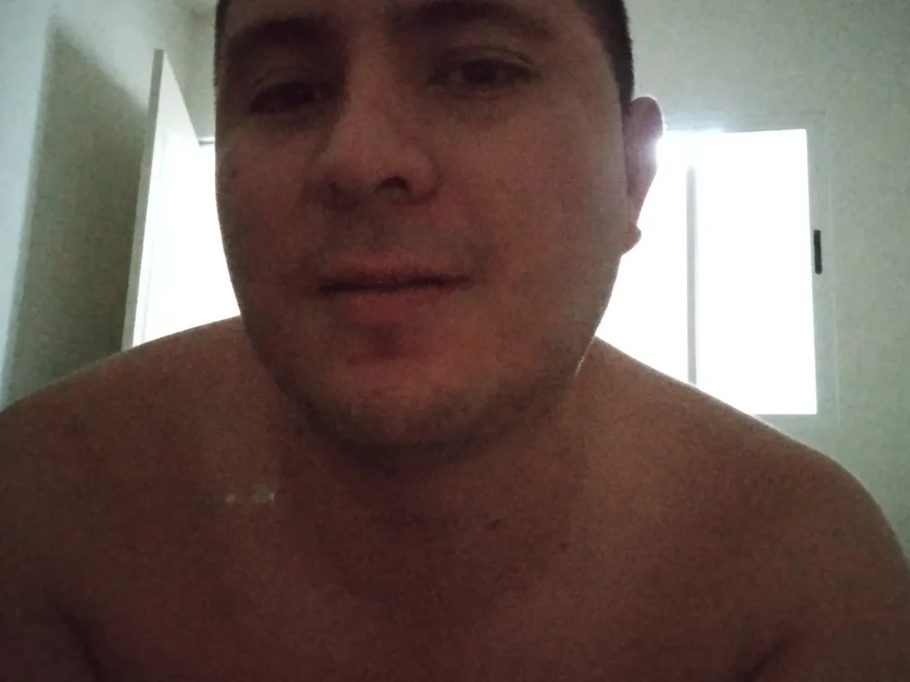 manuelwhitelive's Offline Chat Room