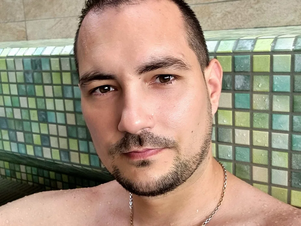 DreamSex69's Offline Chat Room