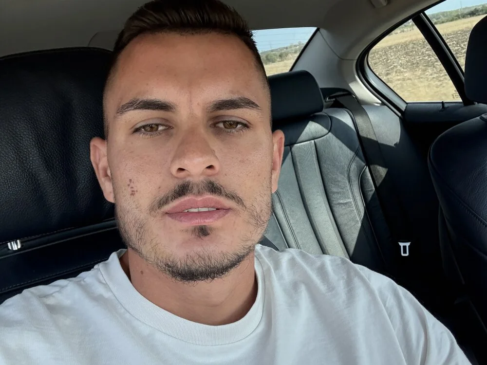 WildFlame2525's Offline XXX Chat