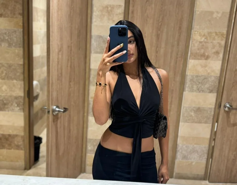 Sweet_celene's Offline Chat Room