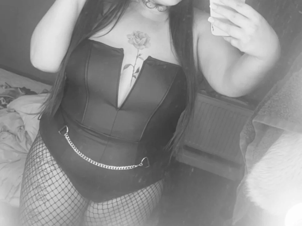 BeeMay22's Offline XXX Chat