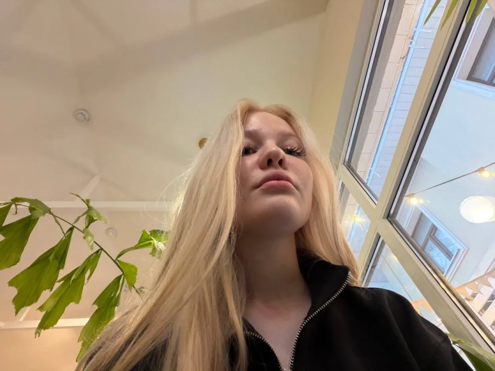 doggy_uwu19 Obrolan XXX Offline