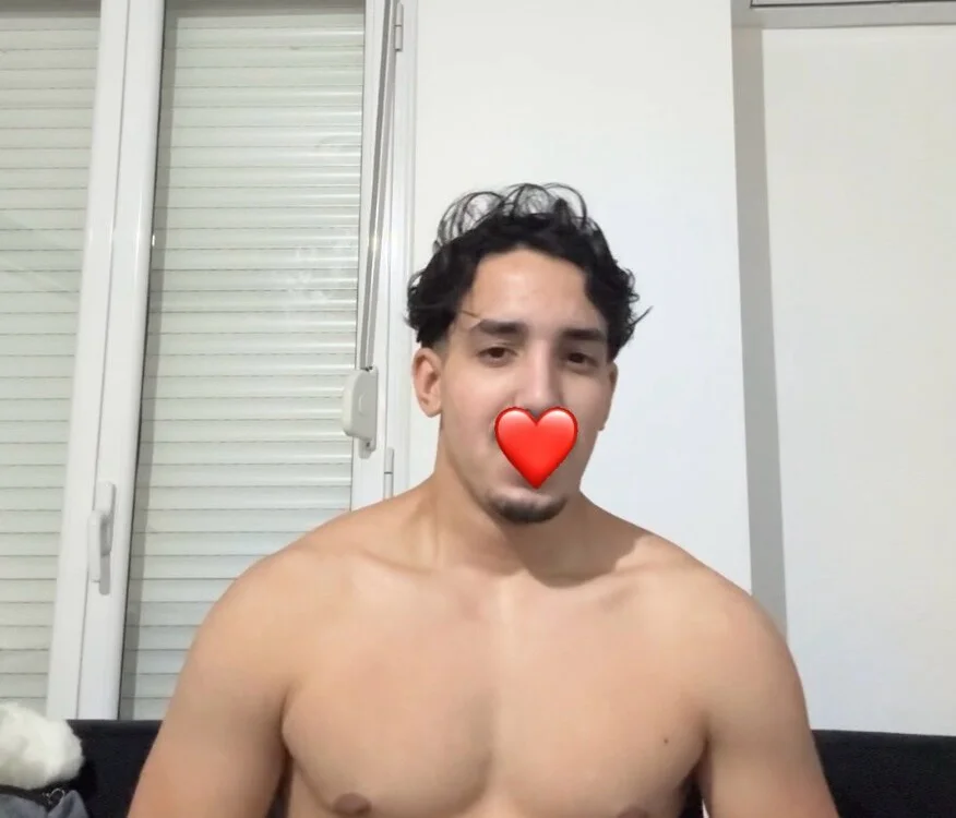 fuck___boyy Offline XXX-Chat