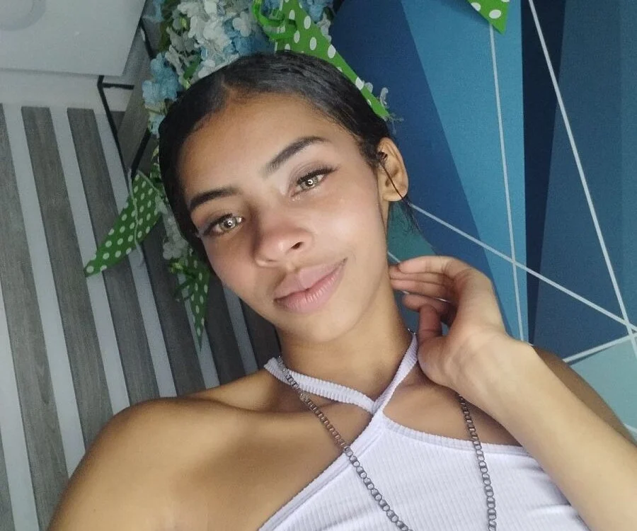 sarah_ashbourne Offline XXX-chat