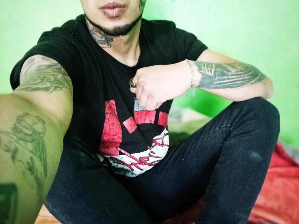 Tatuado_b1 offline chatrum