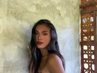 Drop-Ur-Tokens-For-My-Cum's webcam live show