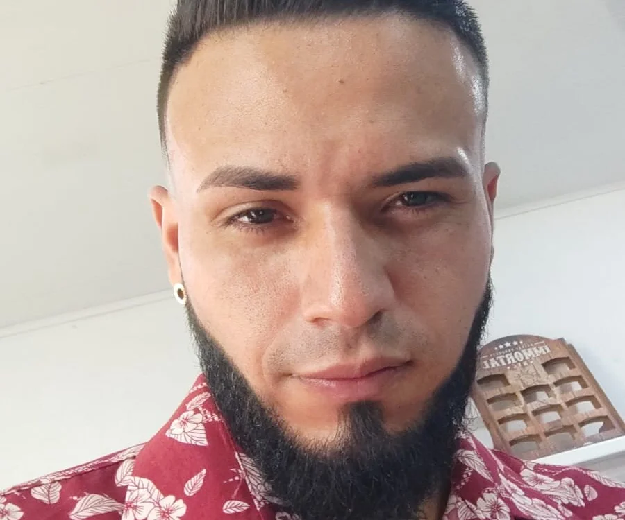 Offline XXX chat modela Henrygatuso