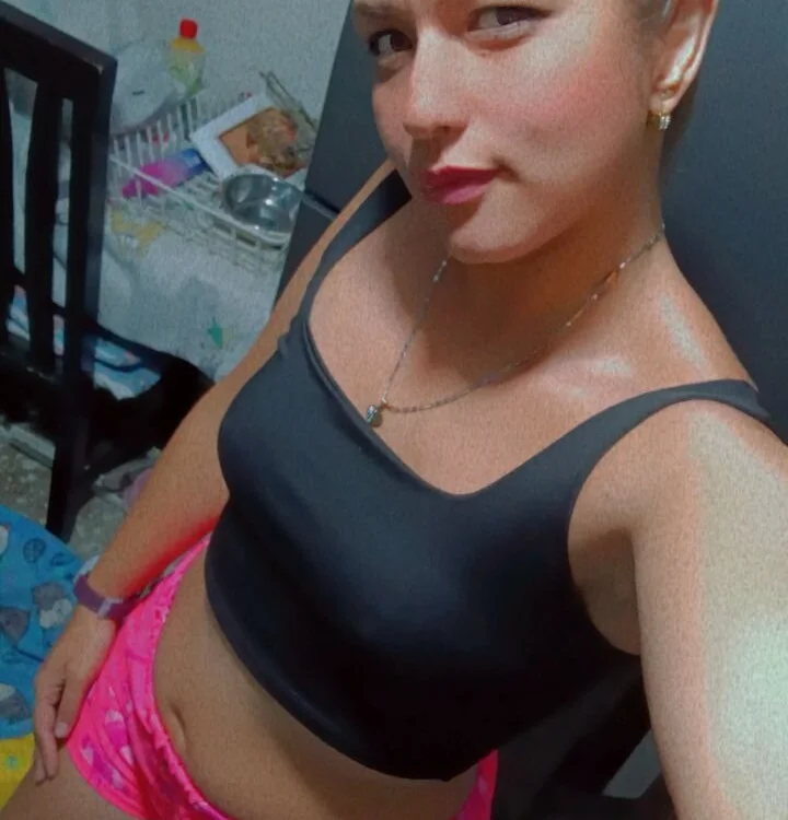 tinaalvarez18 Offline XXX Chat