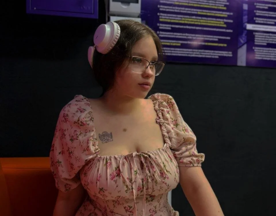 Alice_Whites' Offline Chat Room