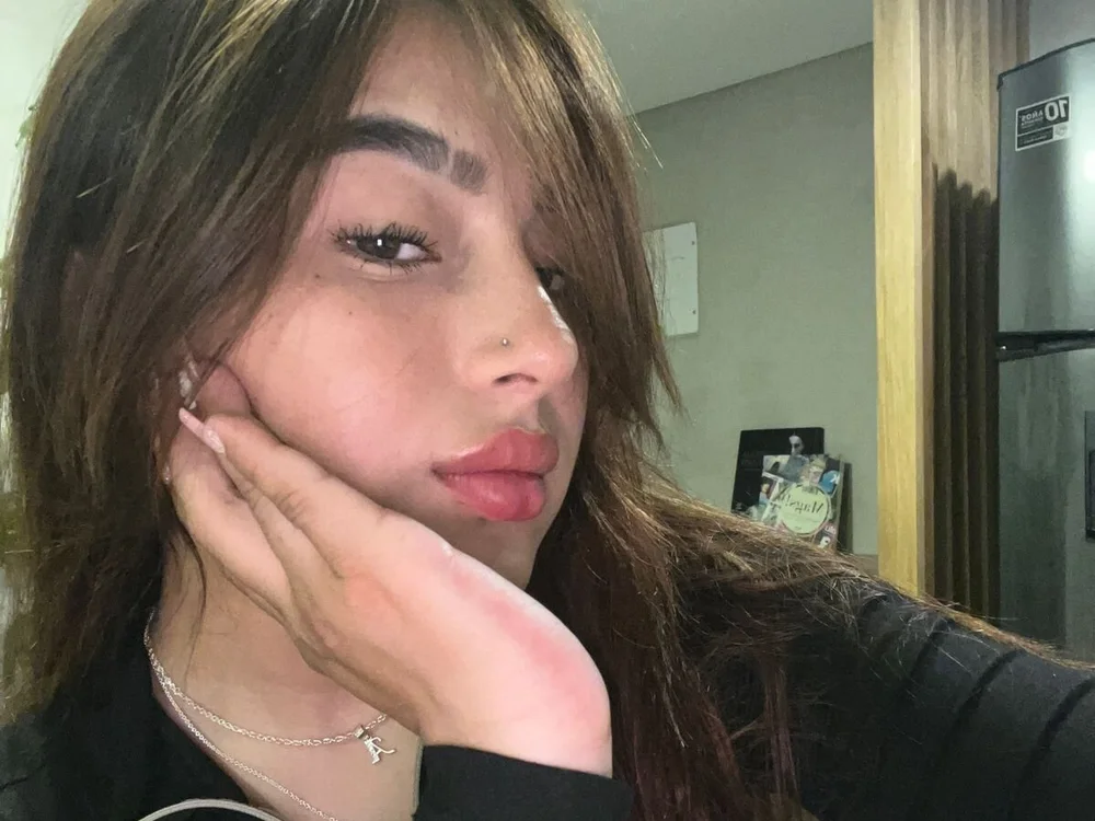 Aisha_t18's Offline Chat Room