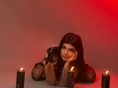 Emily_Evo on StripChat