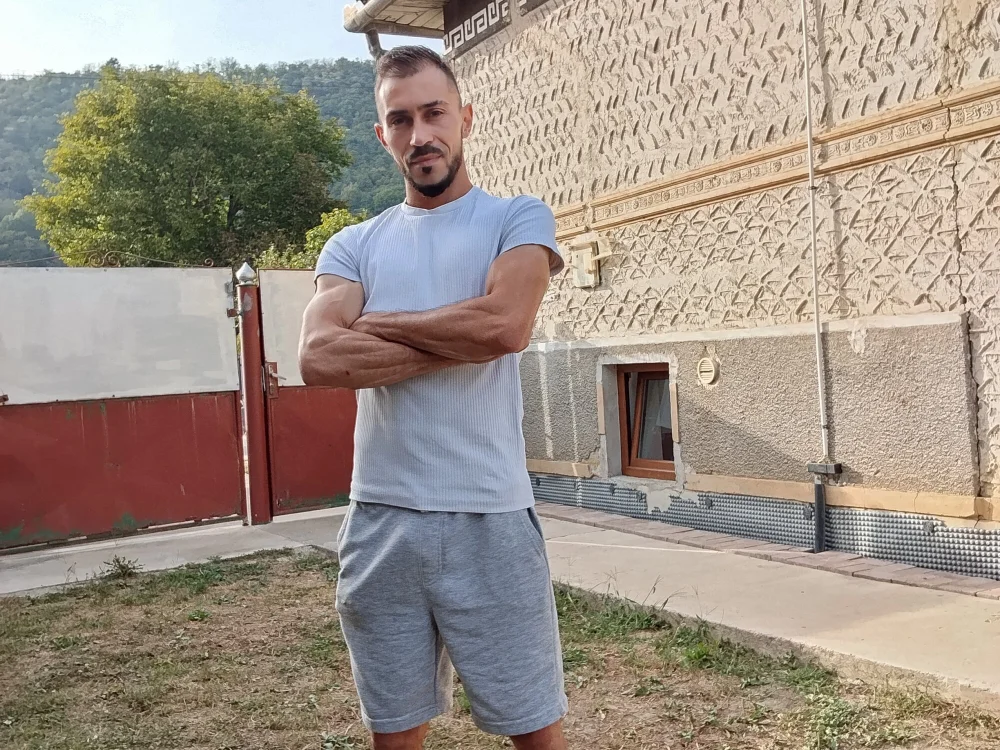 JohnnyJohn9901's Offline XXX Chat