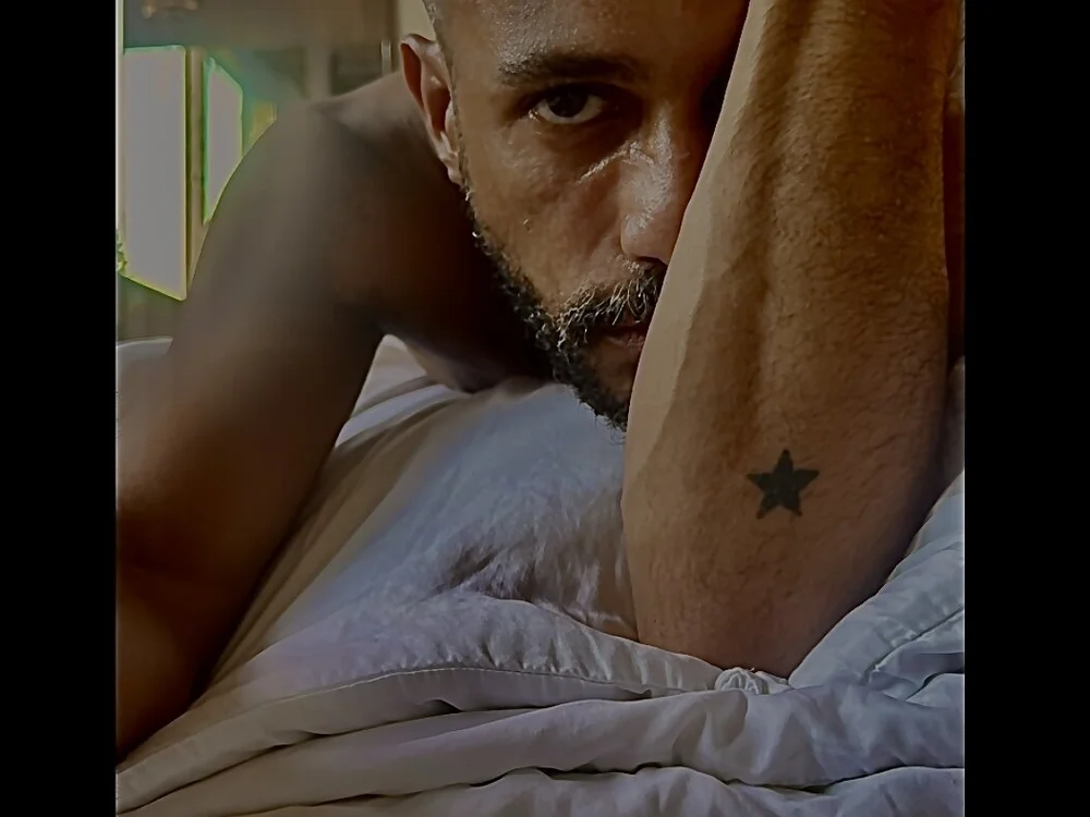 EmberDude Adlı Modelin Çevrimdışı XXX Sohbeti