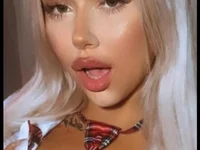 Dollyxoxoxoxox's Offline Chat Room