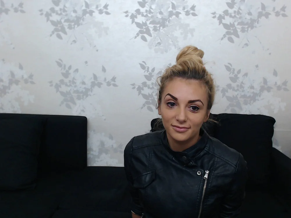 alison_shy's Offline Chat Room