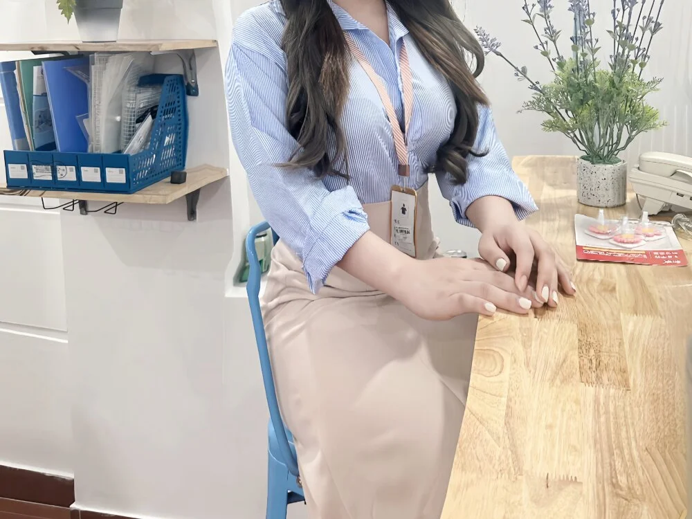 LyLy_Office Chat XXX offline