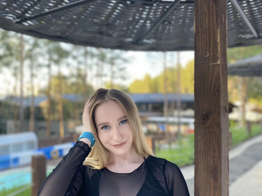 EllieCourtney's Offline XXX Chat