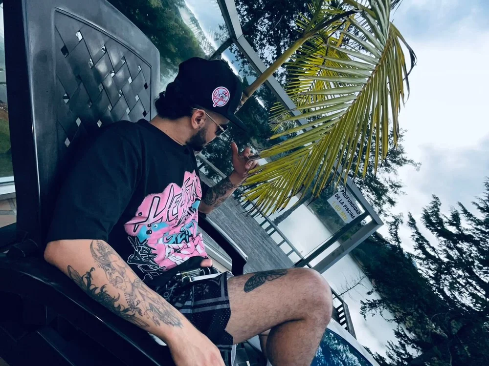 JhonE_Medina Offline XXX-Chat