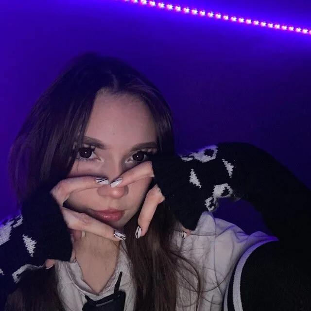 RowenaFaith's Offline Chat Room